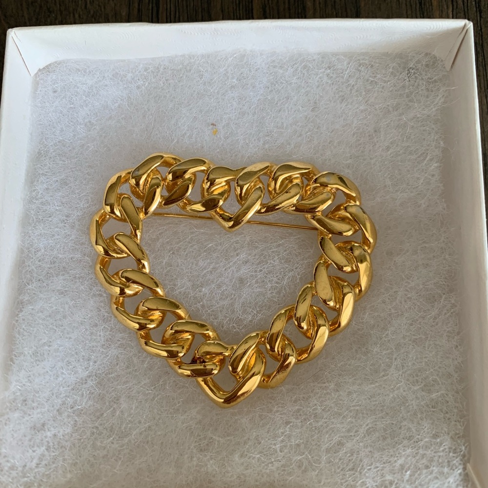 Gold chain link Heart Pin